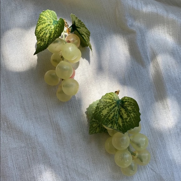 Lisa Says Gah Grapes Earrings - Picture 2 of 3